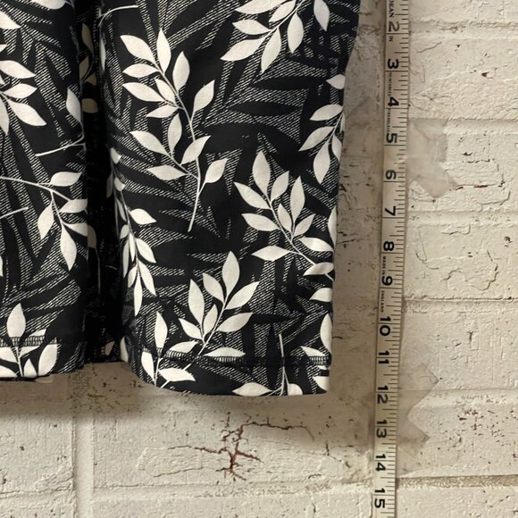 AVE Leisure Plus Size 22/24 Black & White Leaf Print Skort - Picture 4 of 12